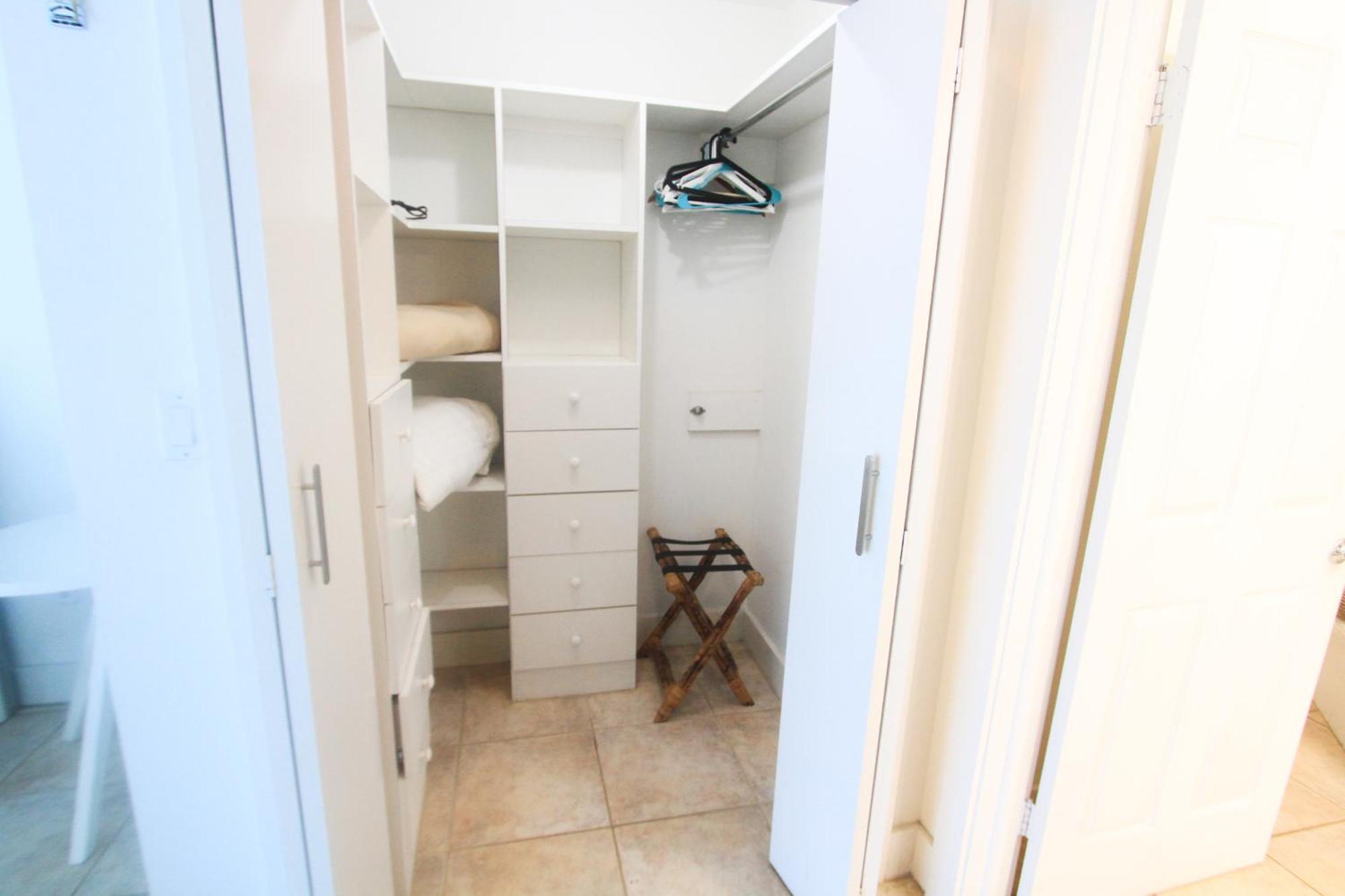 Castle Pavillon 8 Beachfront - Private Beach Access Loft With 2-Story, Pool, Tennis, Free Parking Access Miami Beach Exterior foto
