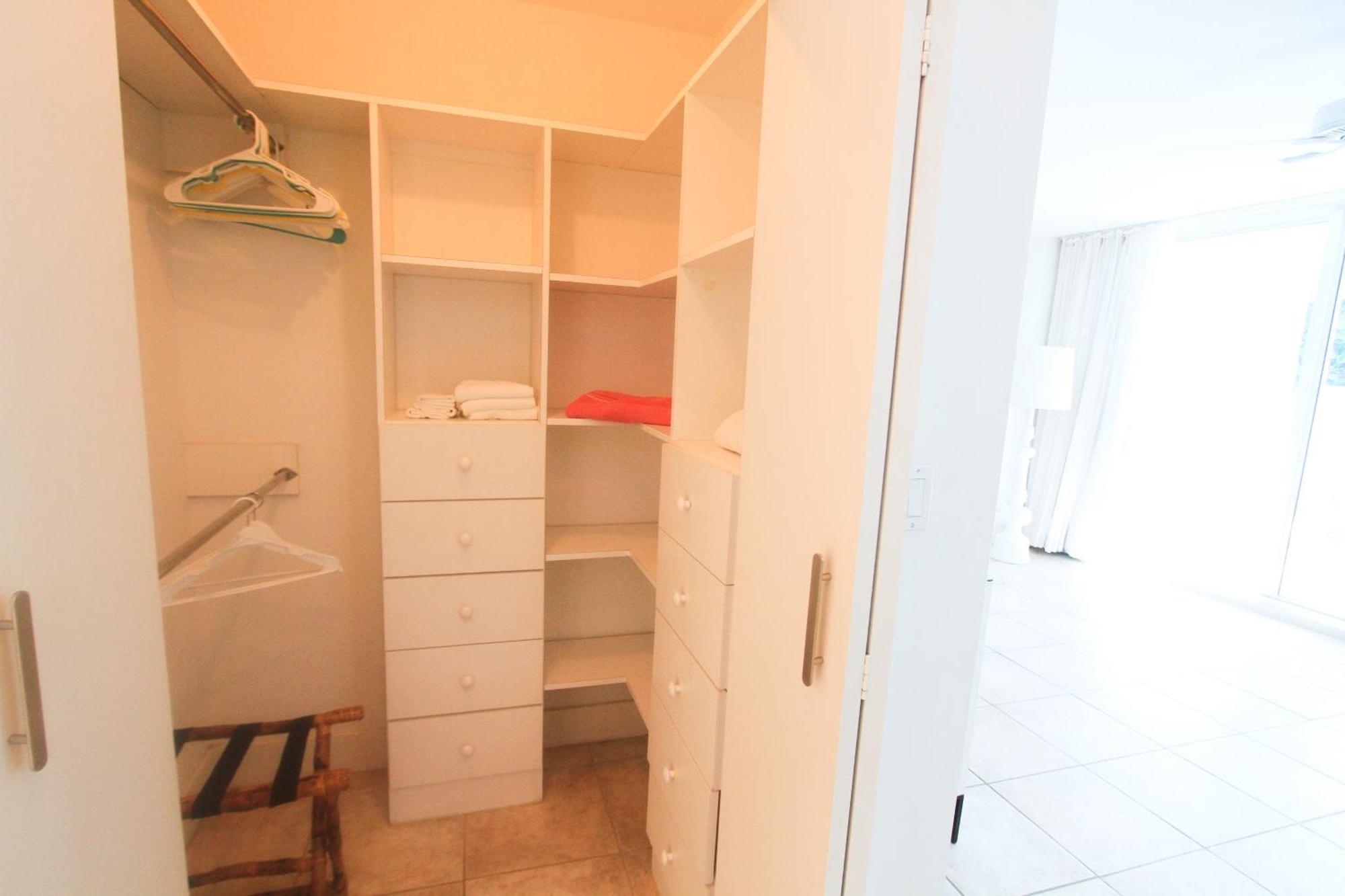 Castle Pavillon 8 Beachfront - Private Beach Access Loft With 2-Story, Pool, Tennis, Free Parking Access Miami Beach Exterior foto